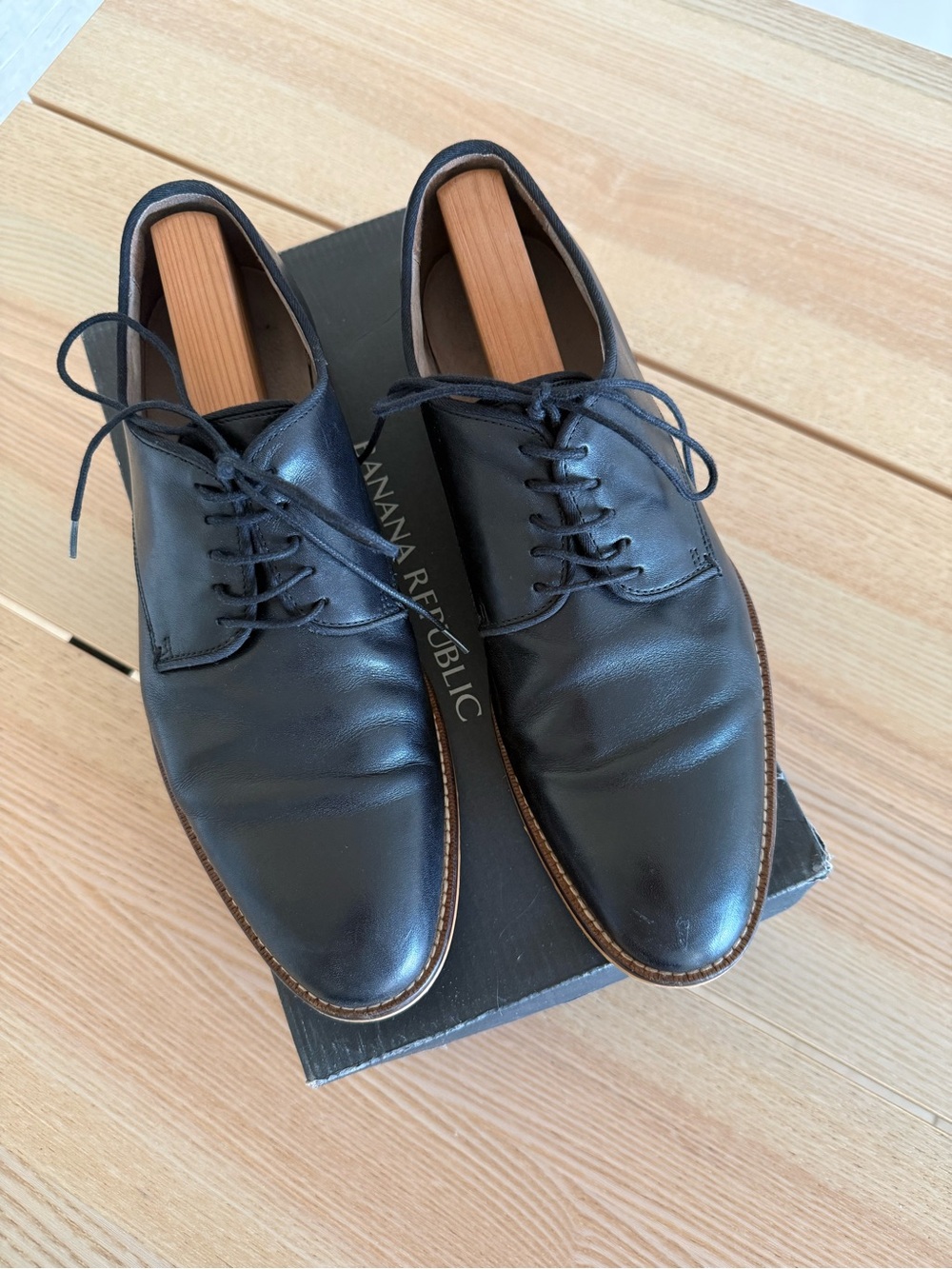 Banana Republic Black Leather Dress Shoes Men’s Size 9.5 w/ Box